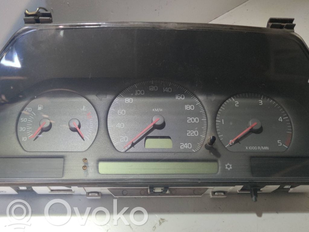 Volvo S70  V70  V70 XC Speedometer (instrument cluster) 