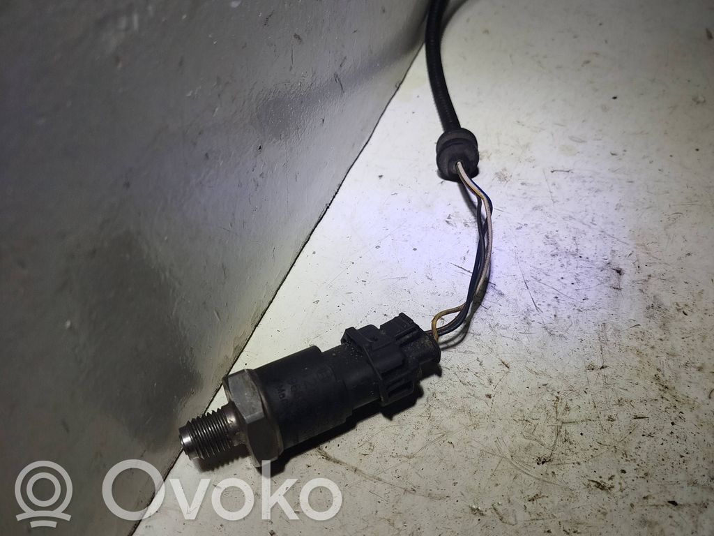 Fuel pressure sensor   8800