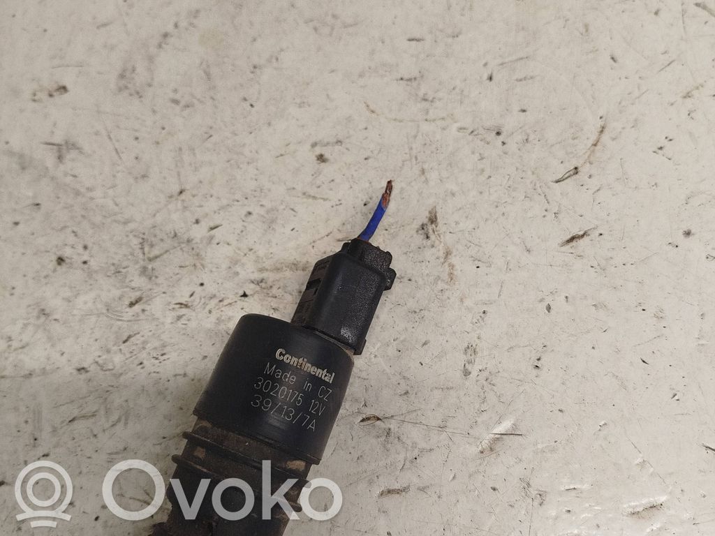BMW 5 E39 Windscreen/windshield washer pump 