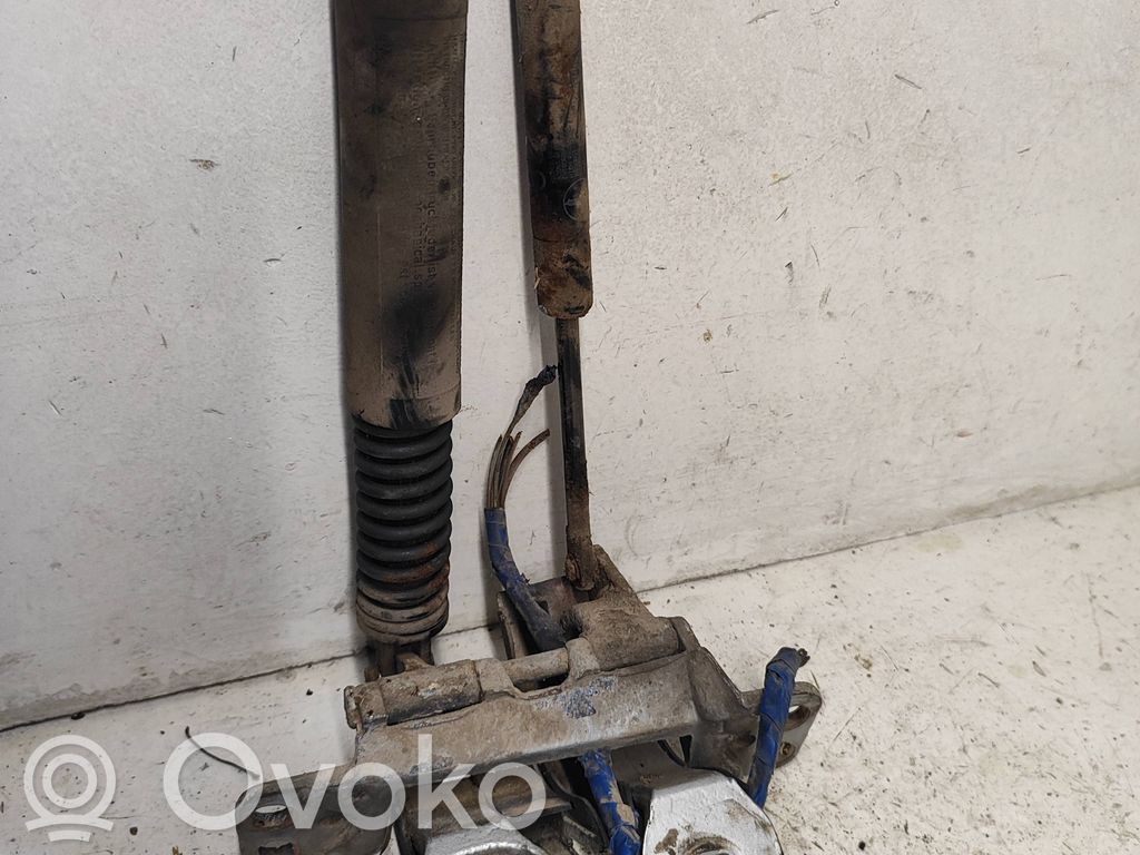 BMW 5 E39 Tailgate/trunk strut/damper 