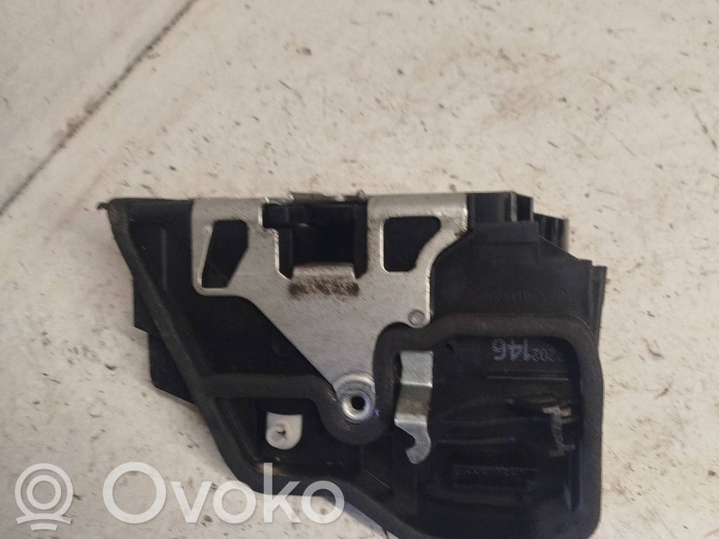BMW 5 E60 E61 Priekinė durų spyna 