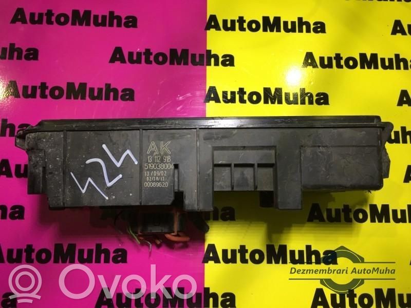 Opel Vectra C Блок предохранителей 