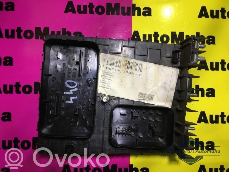 Volkswagen Caddy Ramka / Moduł bezpieczników 