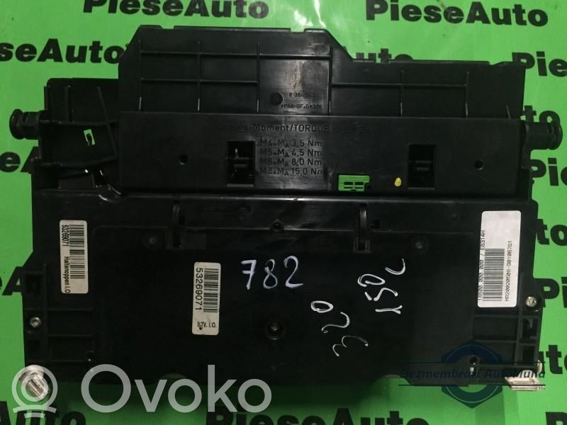 BMW 3 E46 Saugiklių blokas 
