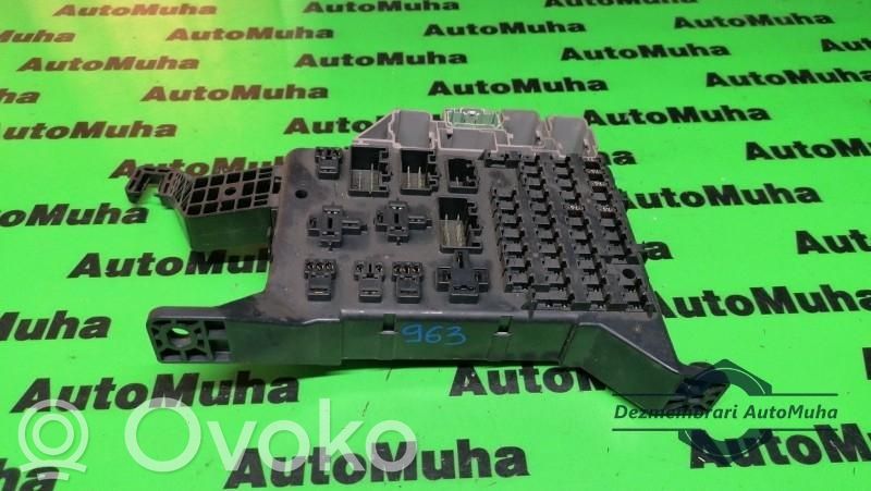 Ford Mondeo Mk III Fuse module 