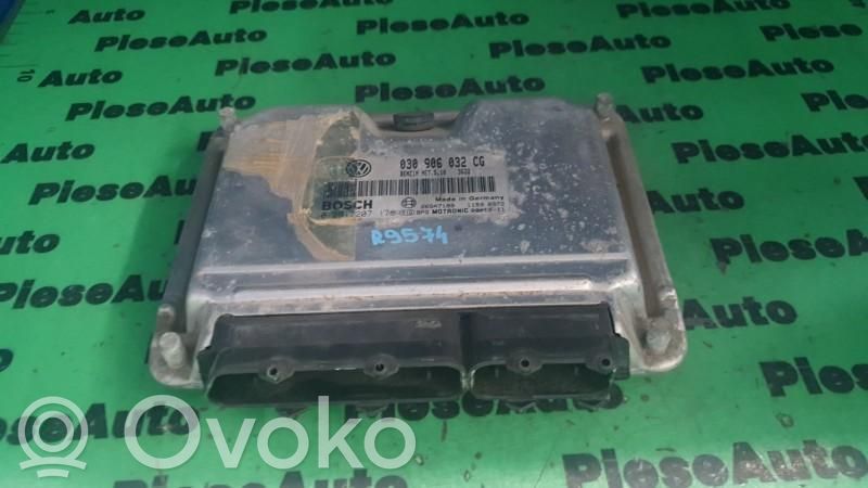 Engine control unit/module ECU   0261207178,030906032CG