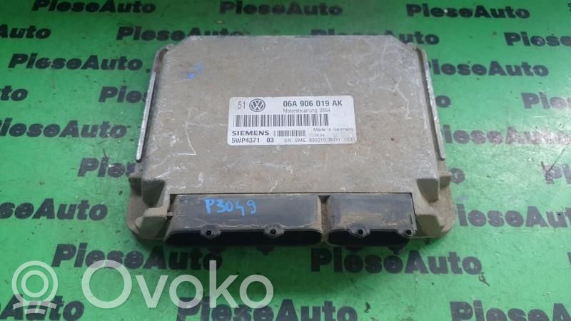 Engine control unit/module ECU   06A906019AK,5WP437103
