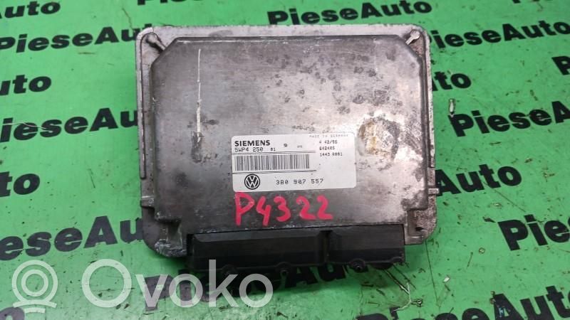 Komputer / Sterownik ECU silnika   3B0907557,5WP425001