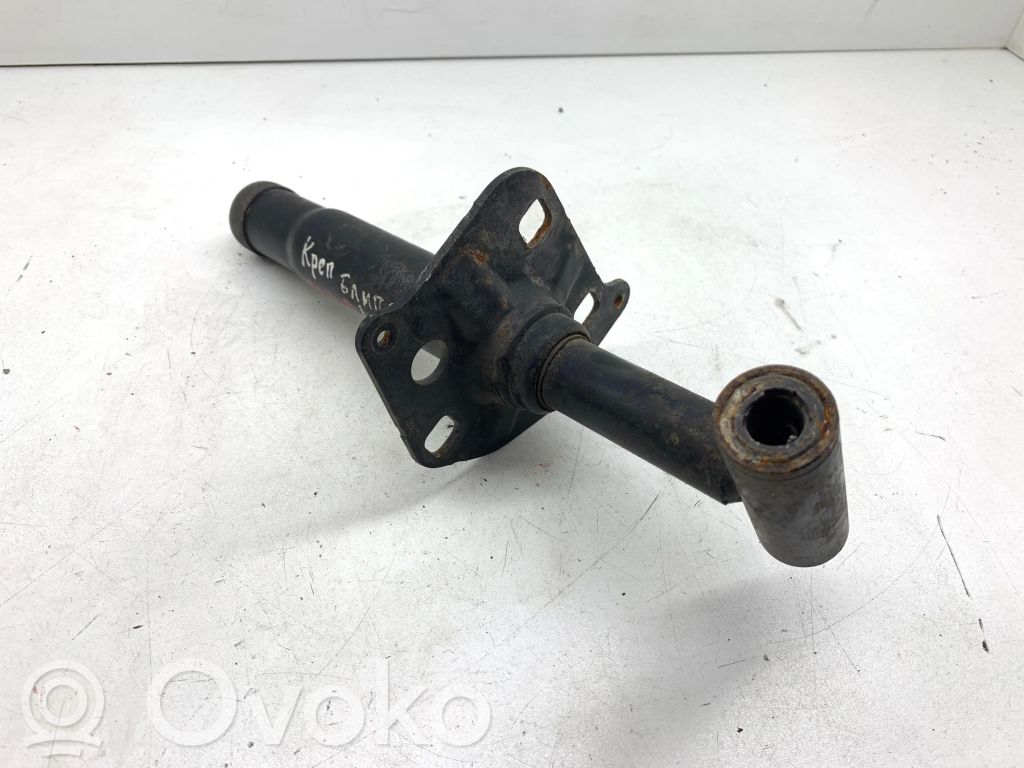 Front bumper mounting bracket