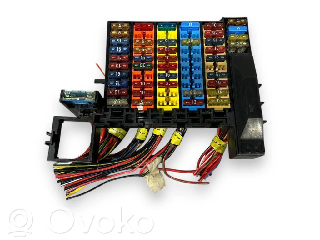 Saugiklių blokas   4D0941824,8A0937530