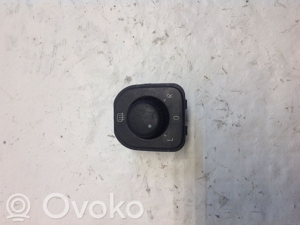 Volkswagen PASSAT B6 Interruptor del espejo lateral 