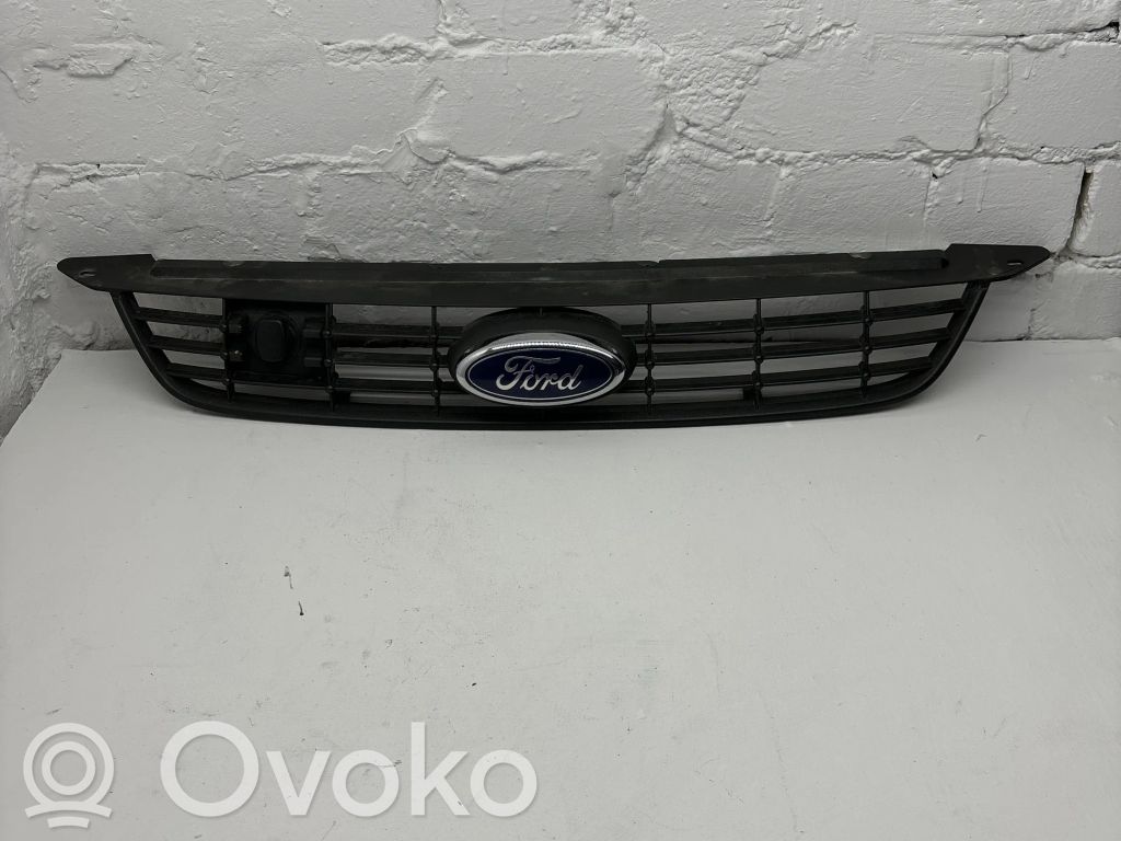 Ford Focus Front bumper upper radiator grill 