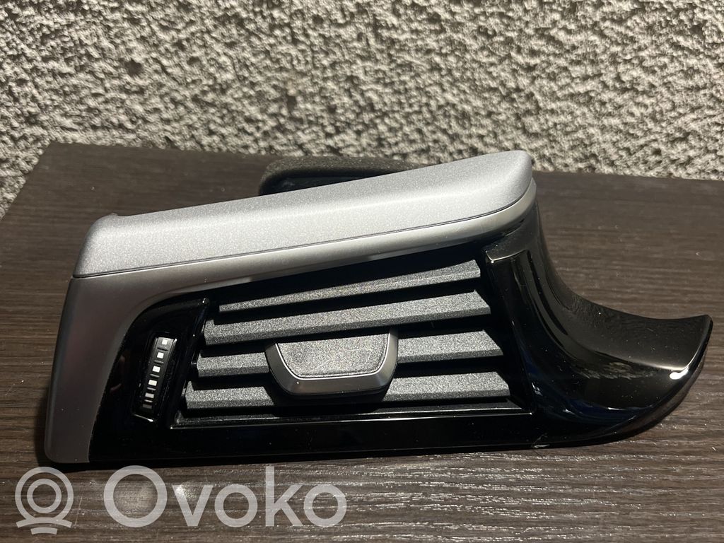 BMW 5 G30 G31 G38 Boczna kratka nawiewu deski rozdzielczej 
