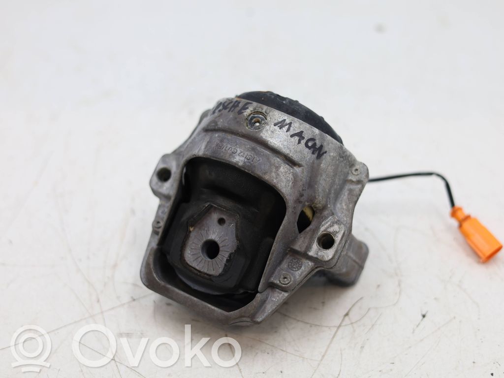 Porsche Macan (95B) Engine mount bracket 