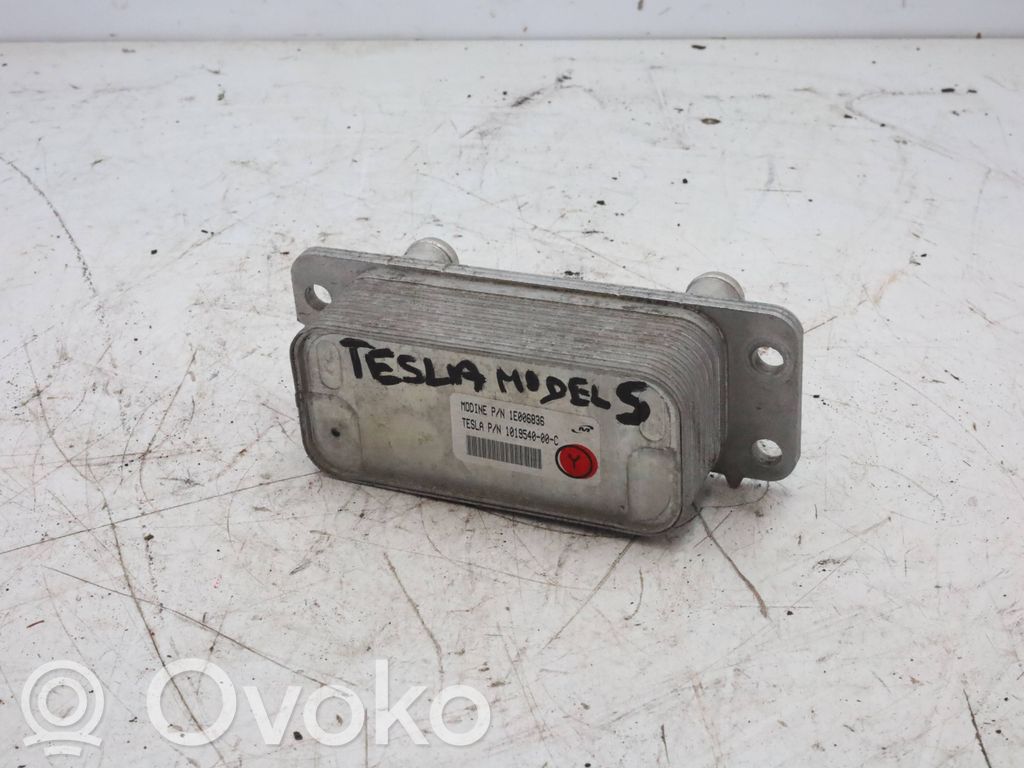 Tesla Model S Papildu radiators 