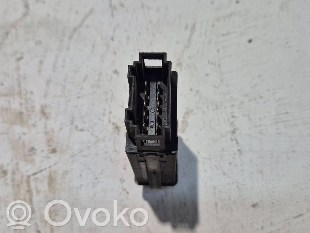 Audi A6 S6 C5 4B Przycisk świateł awaryjnych 