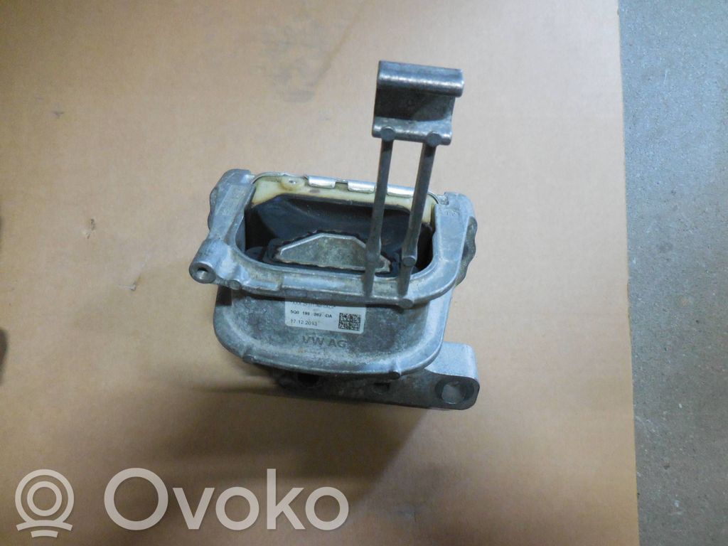Engine mount bracket   5Q0199262DA