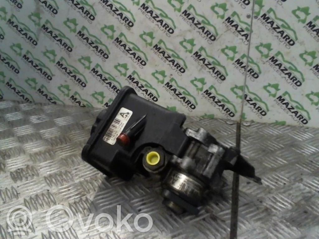 Ohjaustehostimen pumppu   32416756930