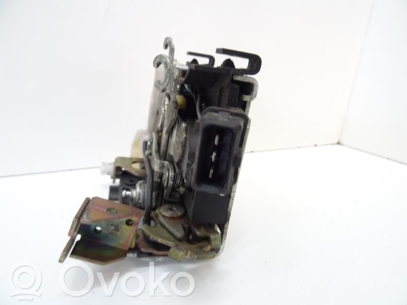 Audi A6 S6 C4 4A Etuoven lukko 