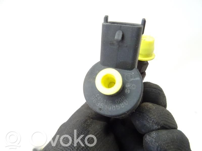 Peugeot 206 Fuel injector 