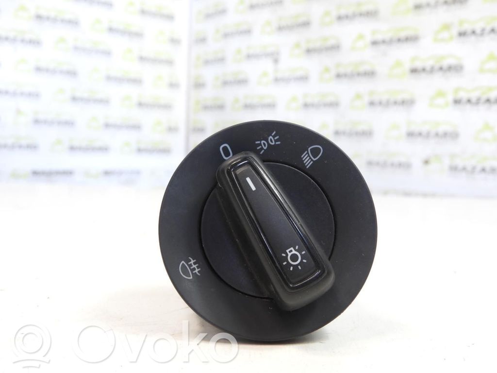 Skoda Fabia Mk3 (NJ) Interruptor de luz 