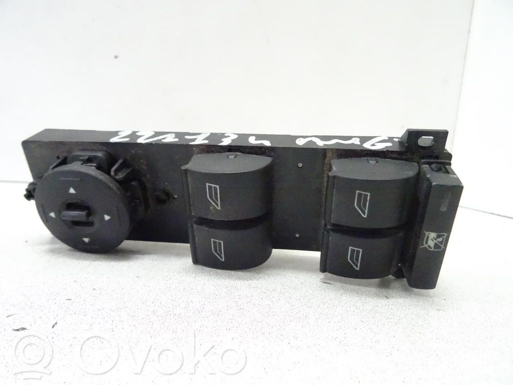 Electric window control switch   1473748
