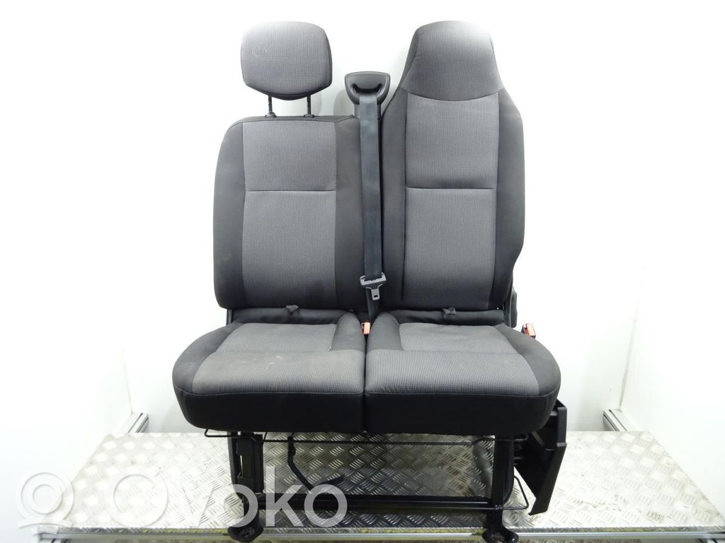 Kaksoisetuistuin   876704302R