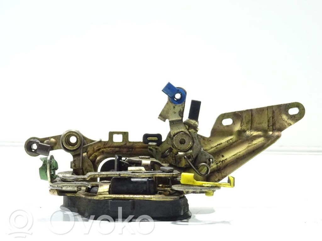 Opel Corsa B Priekšpusē slēdzene 