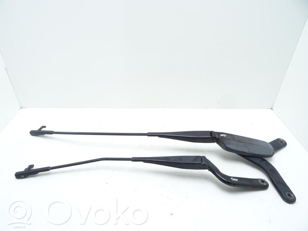 Ford C-MAX I Front wiper blade arm 