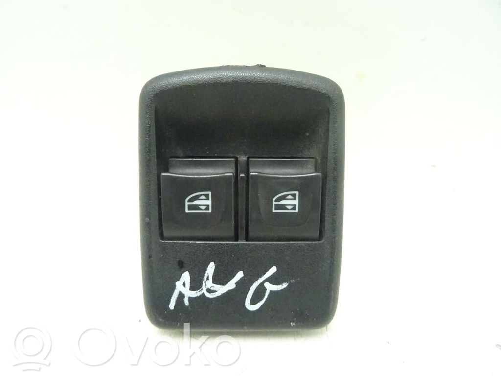 Opel Vivaro Electric window control switch 