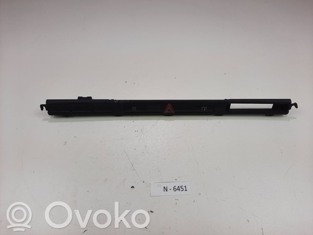 Audi A8 S8 D3 4E Hätävilkkujen kytkin 