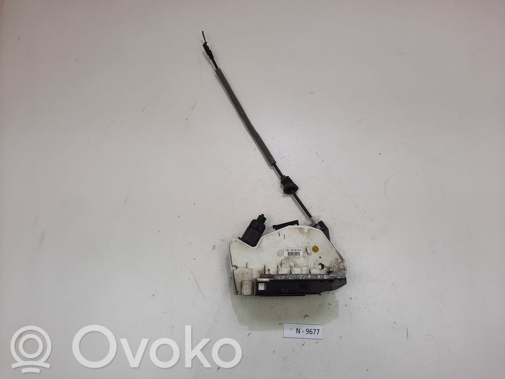 Volkswagen Tiguan Priekšpusē slēdzene 