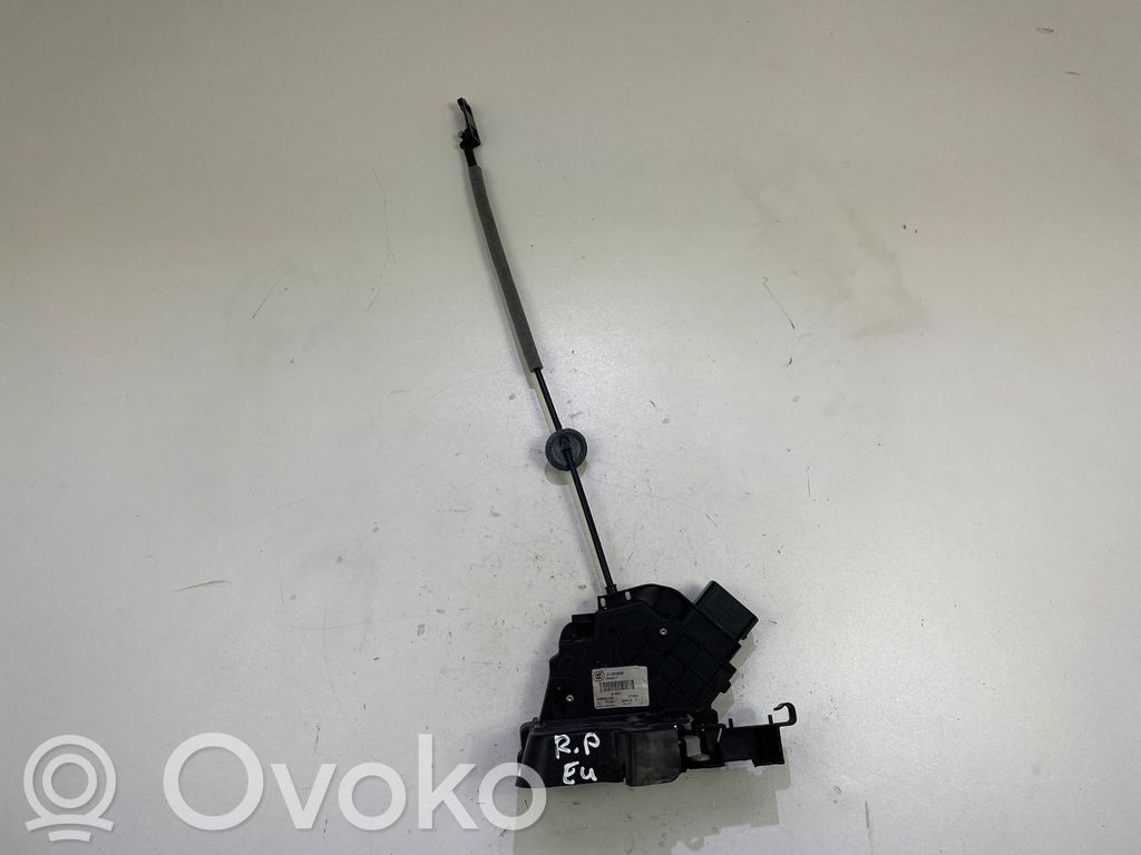 Volvo V70 Priekšpusē slēdzene 