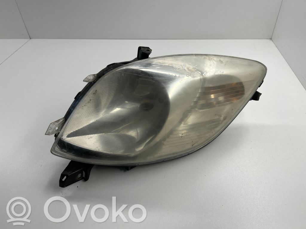Toyota Yaris Lampa przednia 