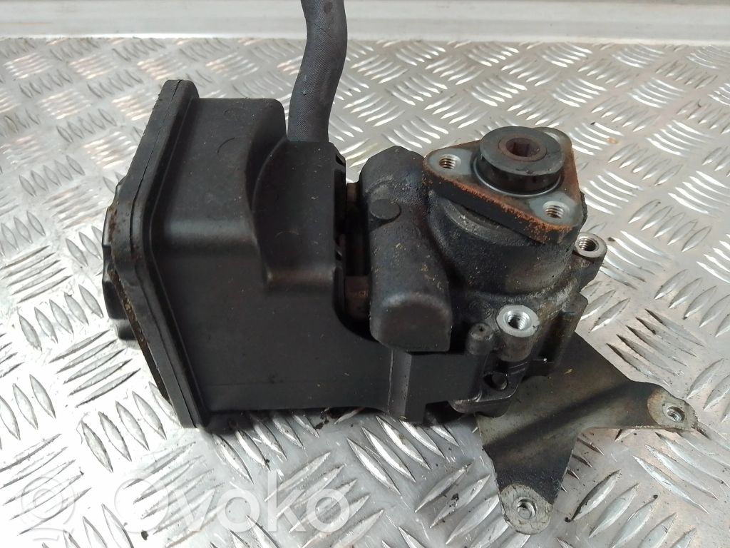 BMW 5 E39 Power steering pump 