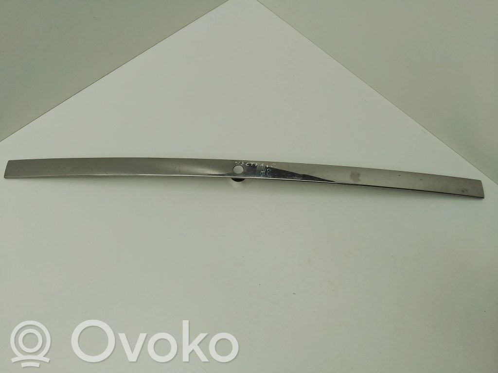 Opel Vectra C Moldura de la puerta trasera 
