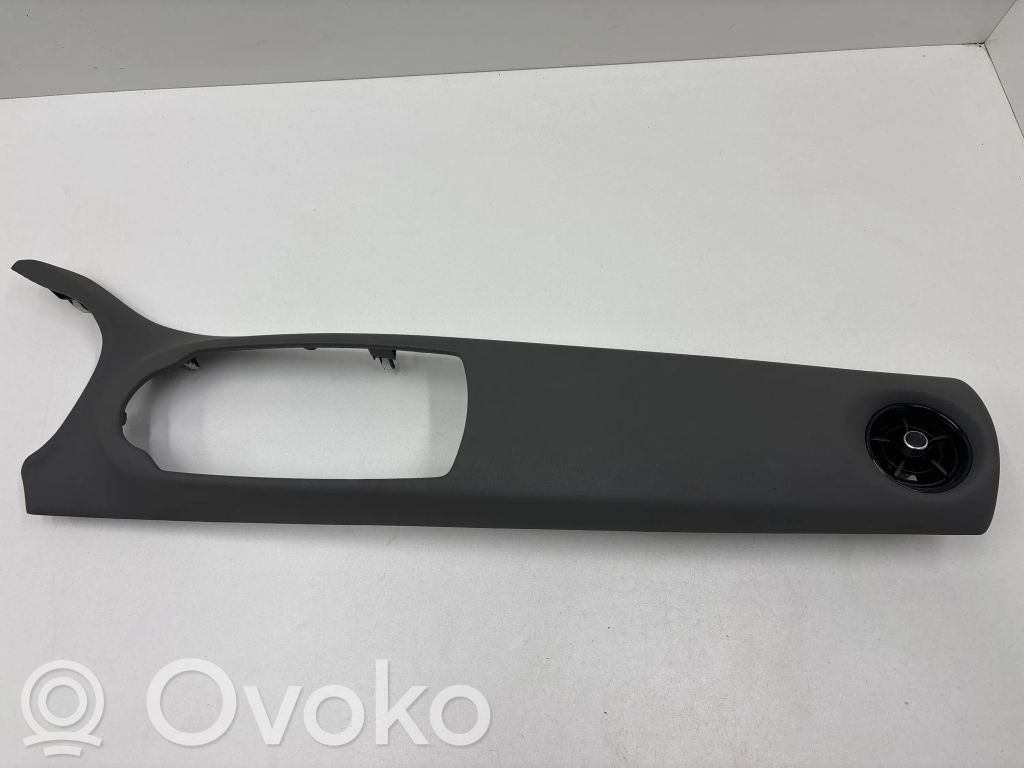 Toyota Yaris Ramka deski rozdzielczej 