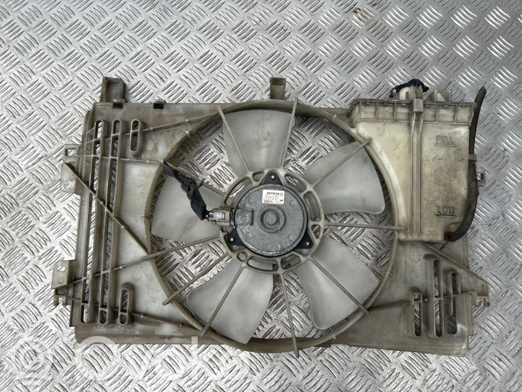 Toyota Avensis T250 Elektryczny wentylator chłodnicy 