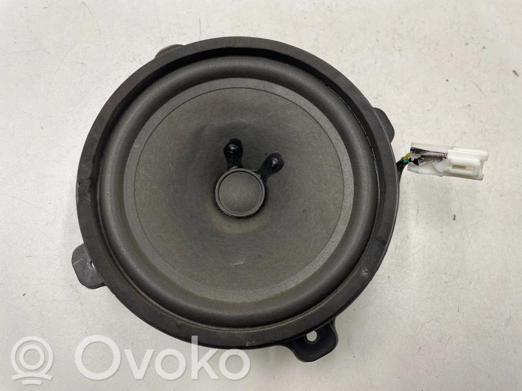 Chevrolet Captiva Garsiakalbis (-iai) priekinėse duryse 