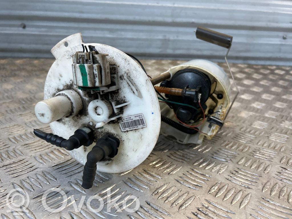 Opel Astra J Pompa paliwa w zbiorniku 