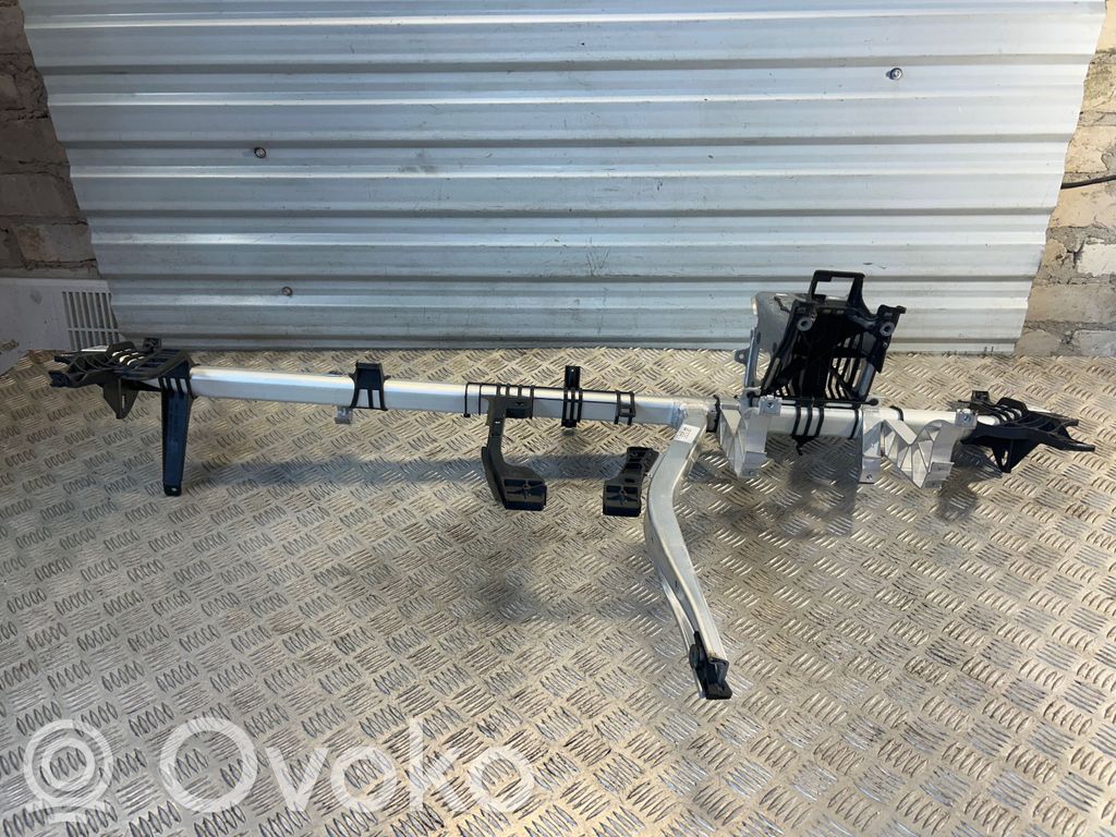 Infiniti Q30 Stelaż / Belka deski rozdzielczej 