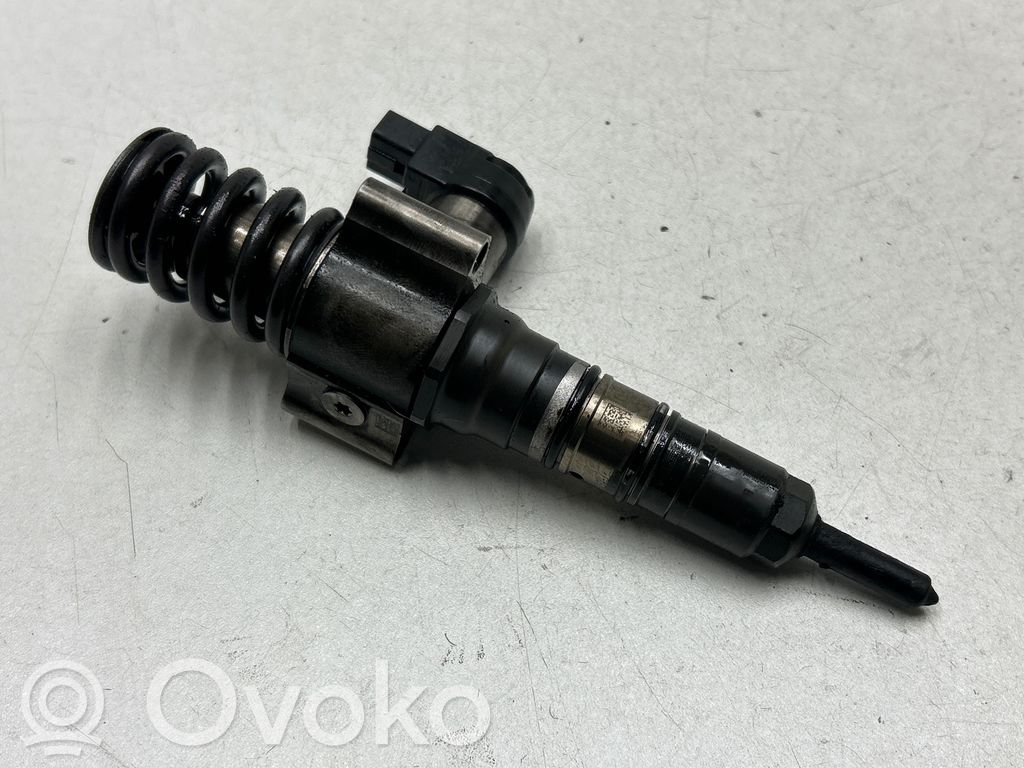 Volkswagen PASSAT B6 Inyector de combustible 
