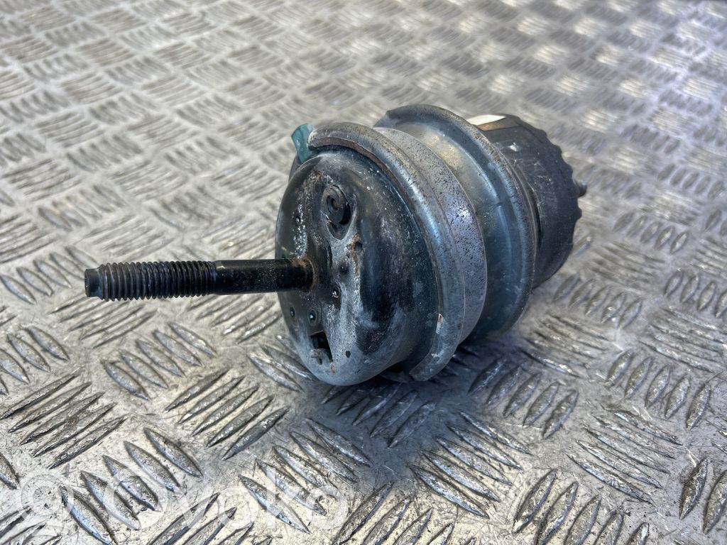 Chevrolet Camaro Engine mount bracket 