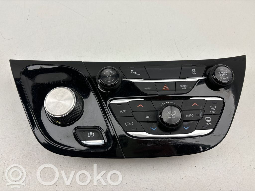 Chrysler Pacifica Climate control unit 