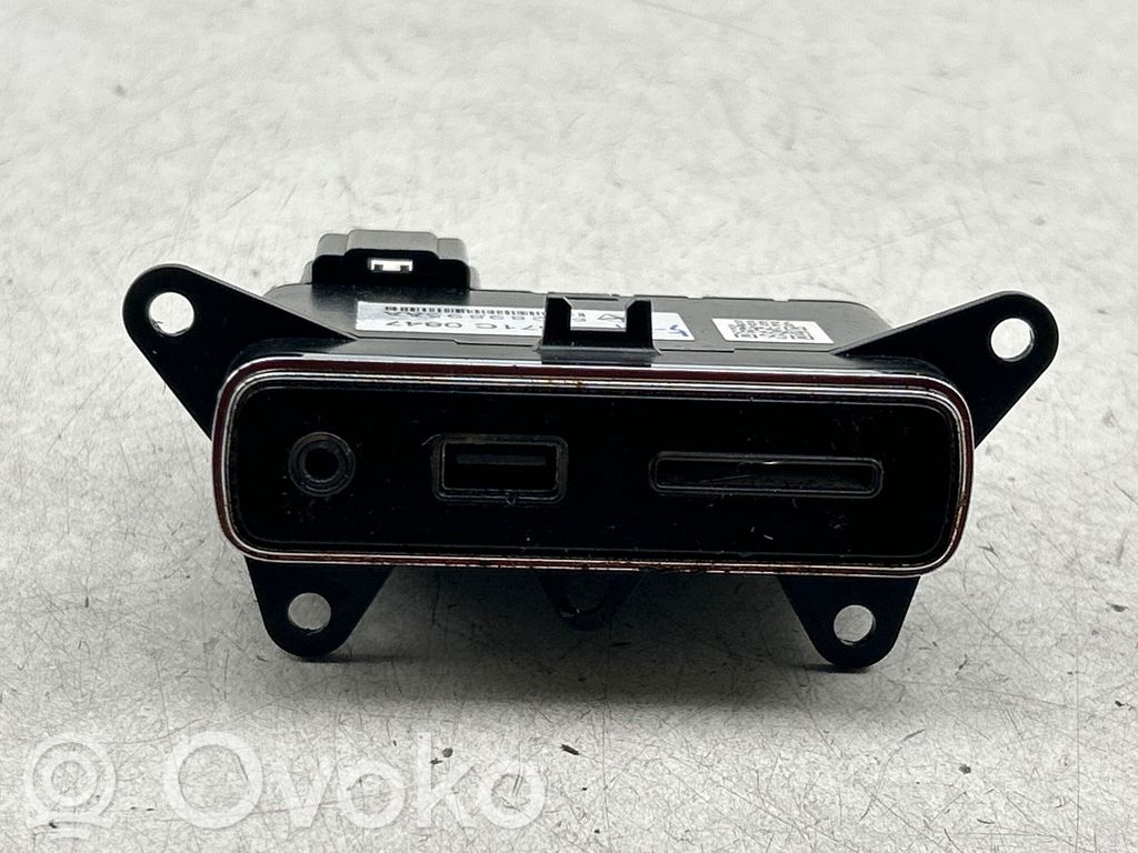 USB-pistokeliitin   68289895AA