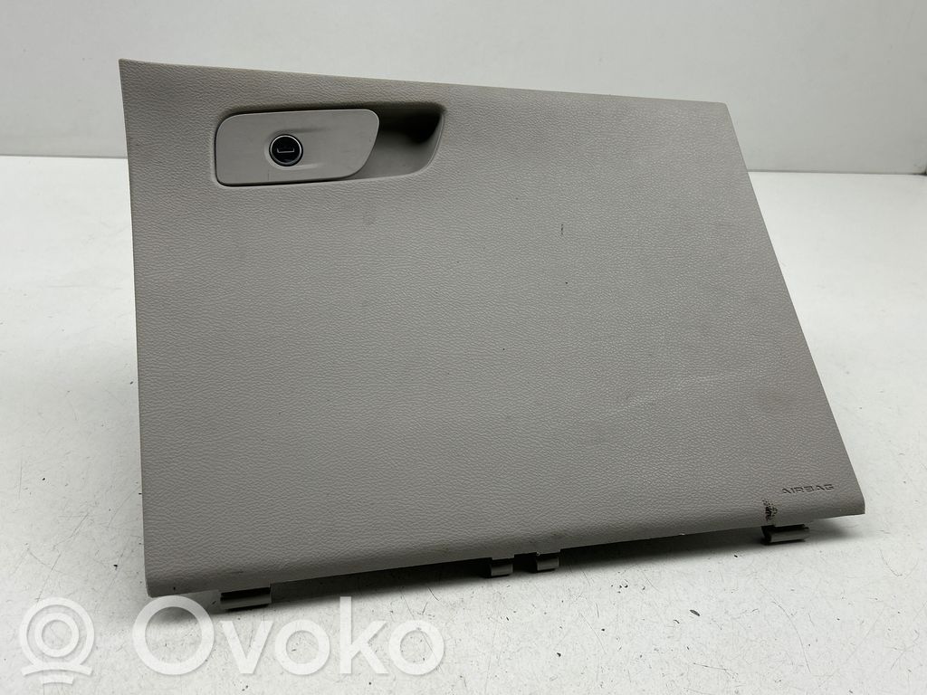 Chrysler Pacifica Glove box 