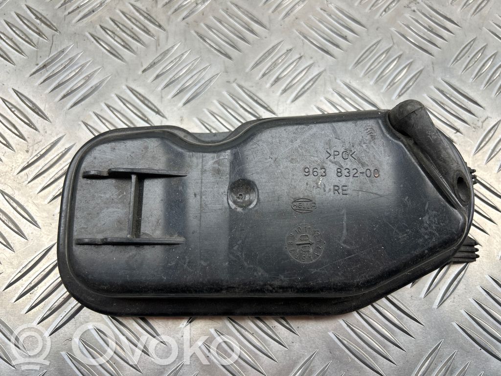 Volkswagen Golf IV Cache-poussière de phare avant 