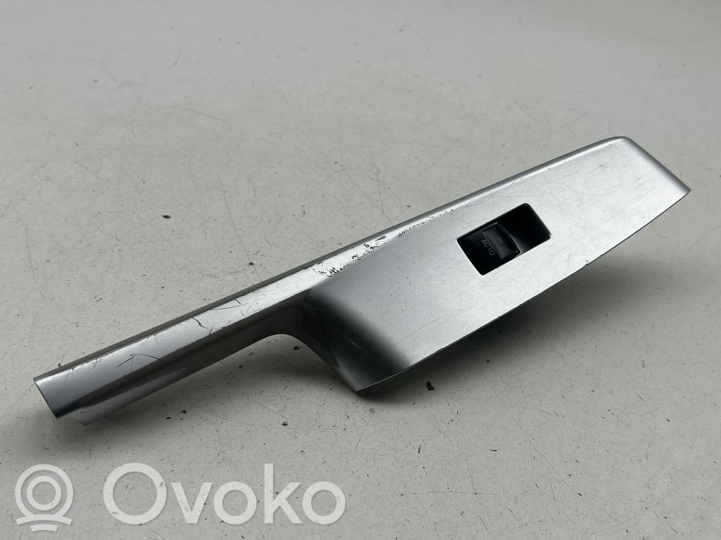 Toyota Prius+ (ZVW40) Przyciski szyb 