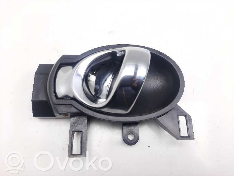 Nissan Juke I F15 Klamka wewnętrzna drzwi tylnych 