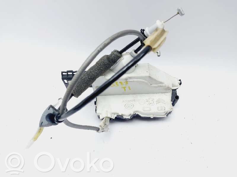 Citroen C4 Cactus Takaoven lukko 